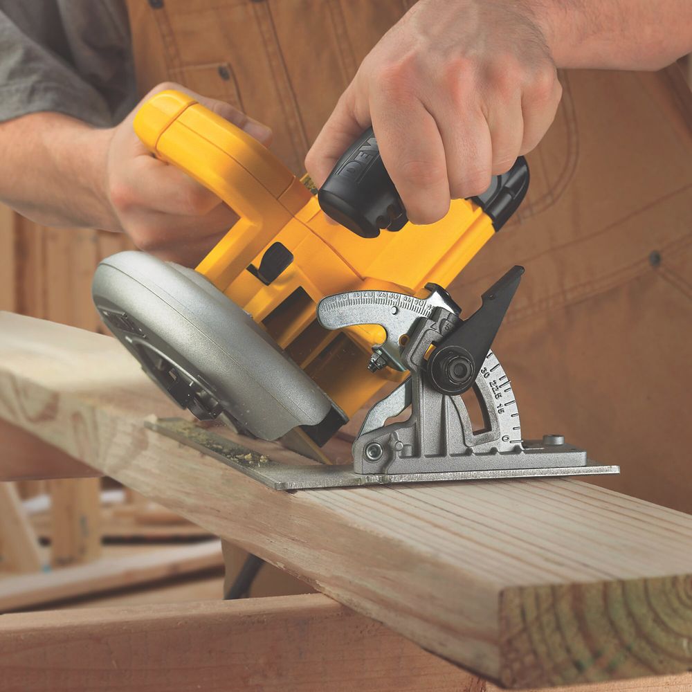 Dewalt lightweight circular deals saw