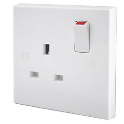British General 900 Series 13A 1-Gang SP Switched Plug Socket White   5 Pack