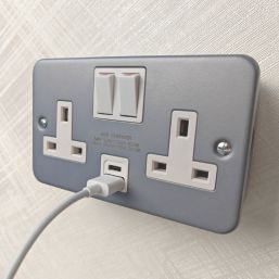 Essentials  13A 2-Gang 2-Pole Switched Metal Clad Socket + 3A 30W 2-Outlet Type A & C USB Charger with White Inserts