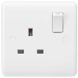 Knightsbridge Curved Edge 13A 1-Gang DP Switched Plug Socket White