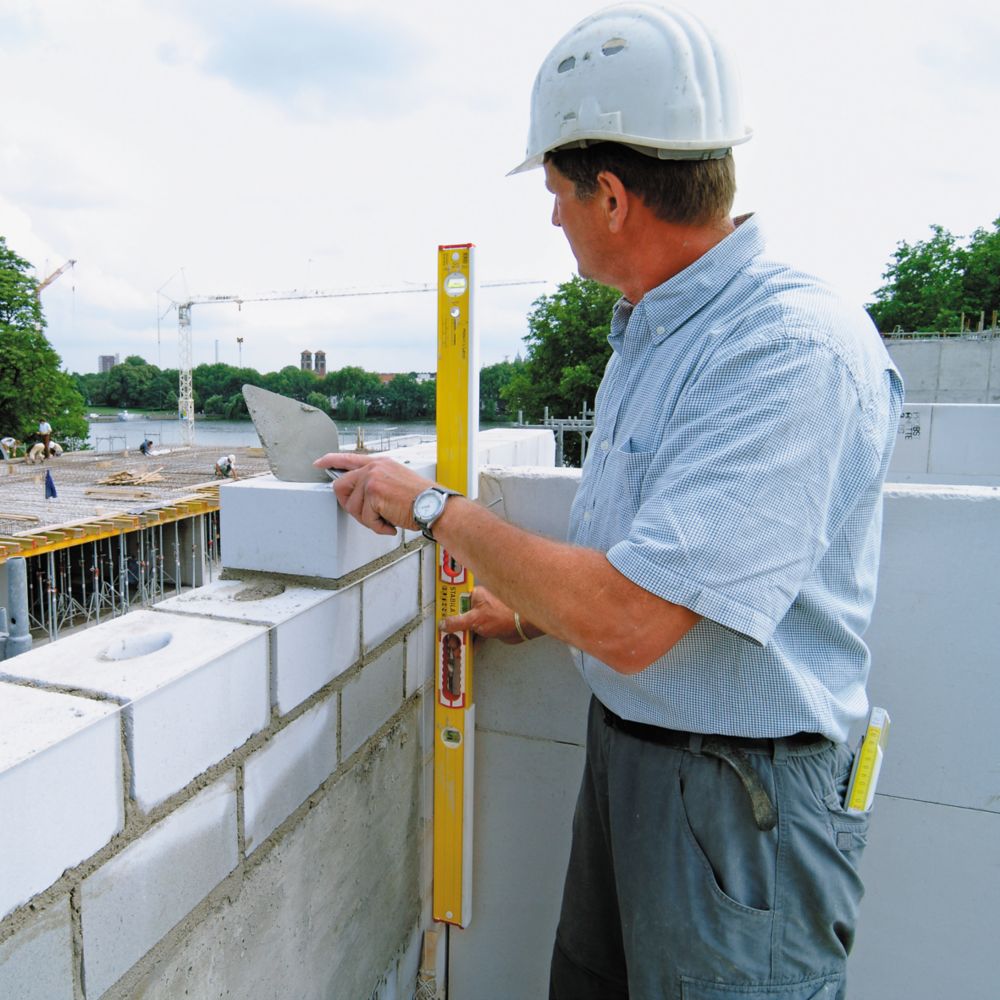 Bricklayers top spirit level