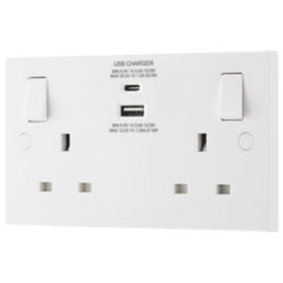 British General 900 Series 13A 2-Gang SP Switched Socket + 3A 30W 2-Outlet Type A & C USB Charger White