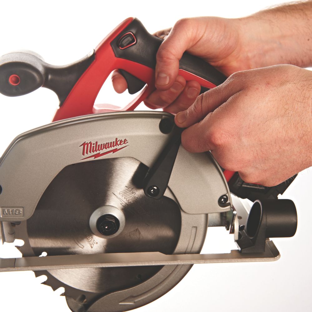 Milwaukee circular best sale saw screwfix