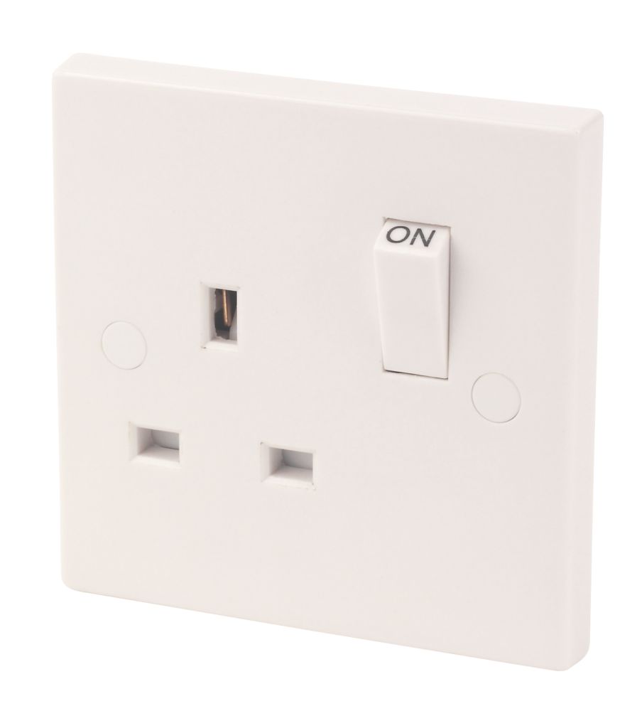 13A 1-Gang DP Switched Plug Socket White | Sockets | Screwfix.com