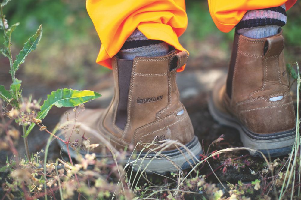 Caterpillar pelton work outlet boot