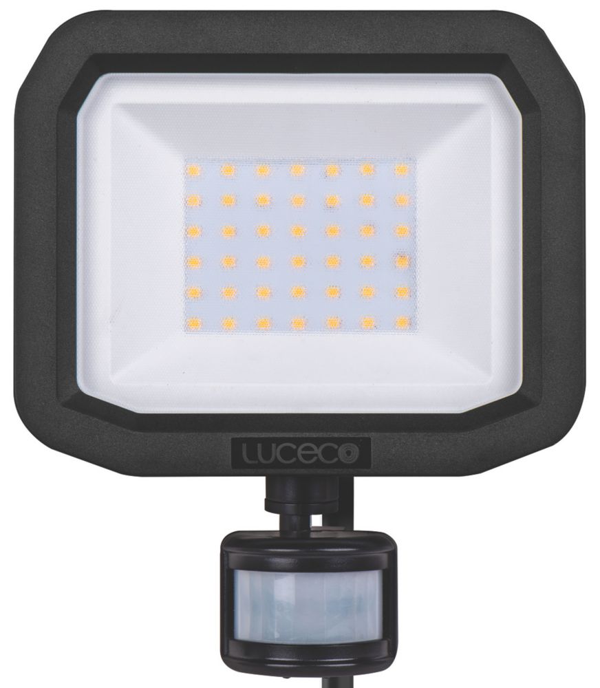 Screwfix solar deals flood light