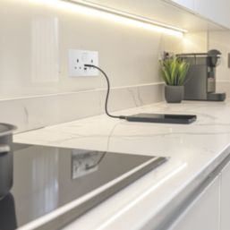 British General 900 Series 13A 2-Gang SP Switched Socket + 2.4A 12W 2-Outlet Type A & C USB Charger White