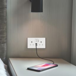 British General 900 Series 13A 2-Gang SP Switched Socket + 2.4A 12W 2-Outlet Type A & C USB Charger White