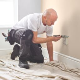 Leyland Trade  5Ltr Magnolia Mid-Sheen Emulsion Kitchen & Bathroom Paint