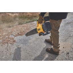 DeWalt  DCMBL562P1-GB 18V 1 x 5.0Ah Li-Ion XR Brushless Cordless Axial Blower