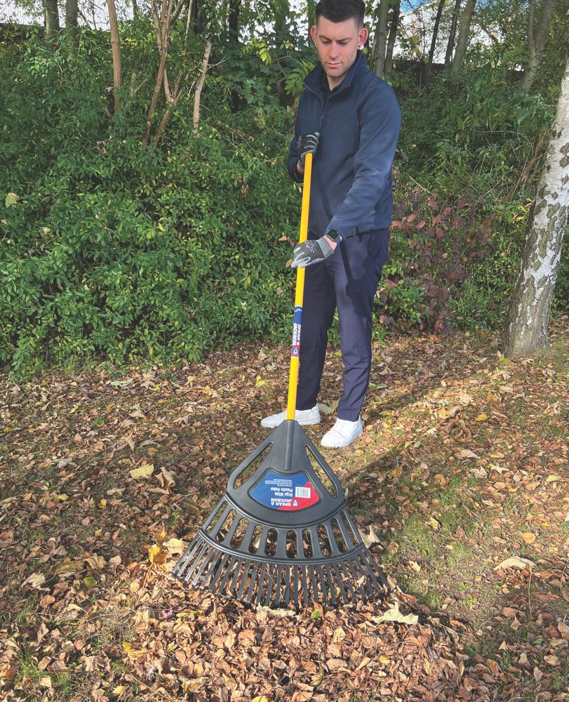 Spear Jackson Ergowide Leaf Rake 600mm Screwfix