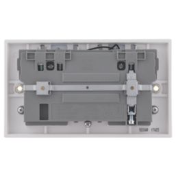 British General 900 Series 13A 2-Gang SP Switched Wi-Fi Extender Socket + 2.1A 10.5W 1-Outlet Type A USB Charger White
