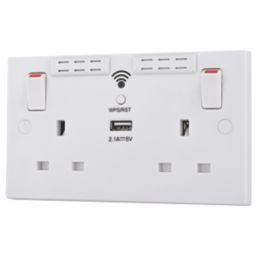 British General 900 Series 13A 2-Gang SP Switched Wi-Fi Extender Socket + 2.1A 10.5W 1-Outlet Type A USB Charger White