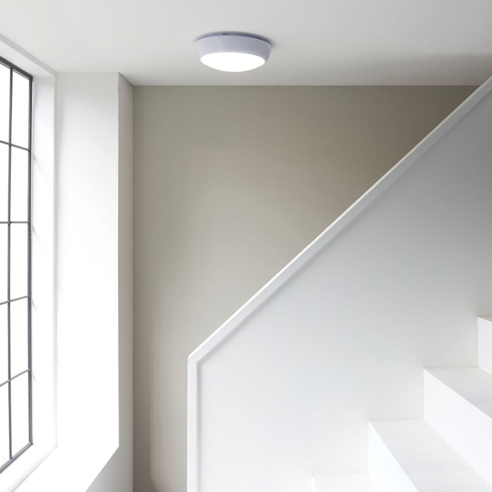 Screwfix pir deals ceiling light