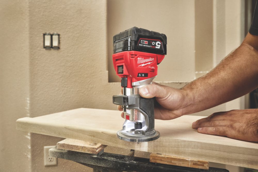 Router discount milwaukee m18