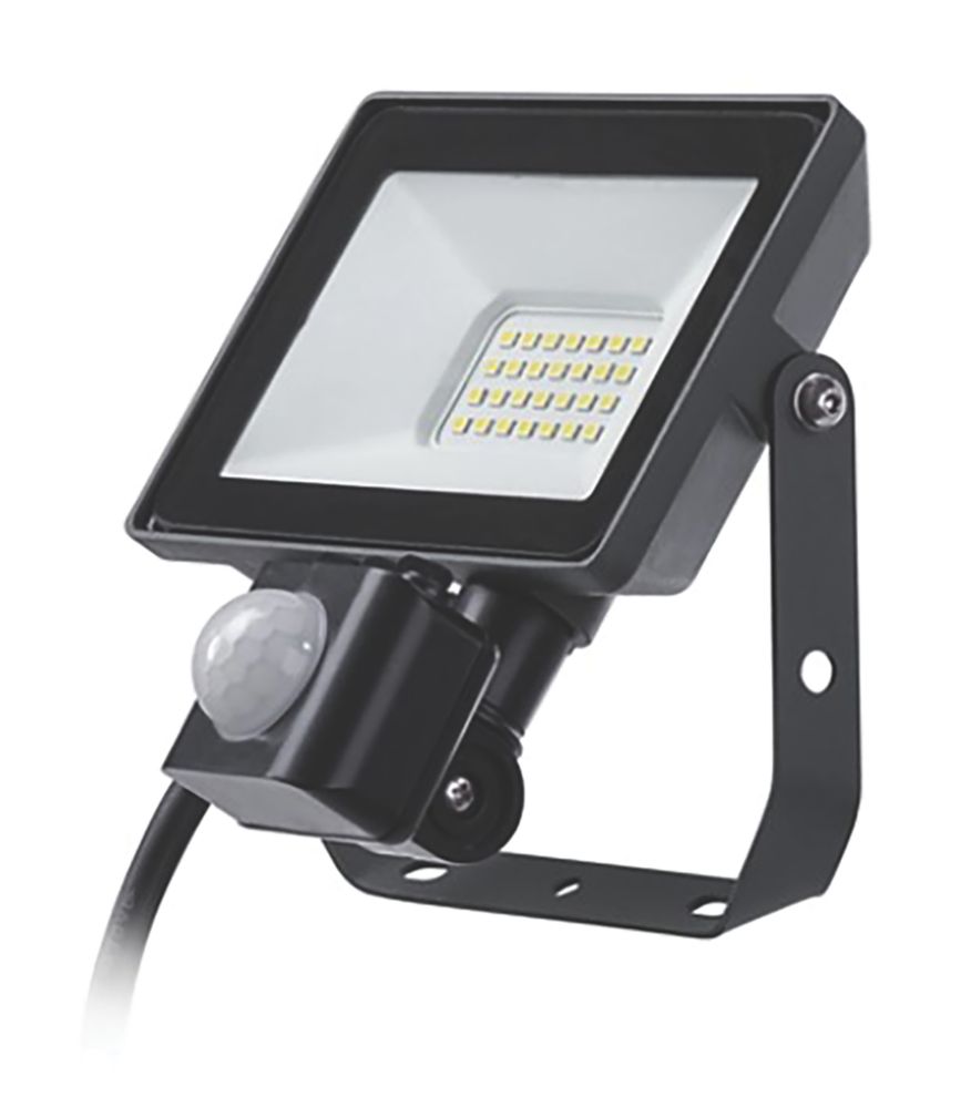 Screwfix on sale pir floodlight