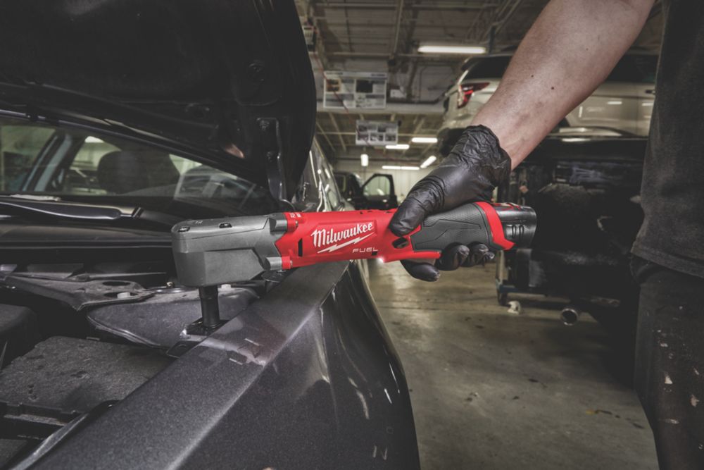 Milwaukee angle outlet impact wrench