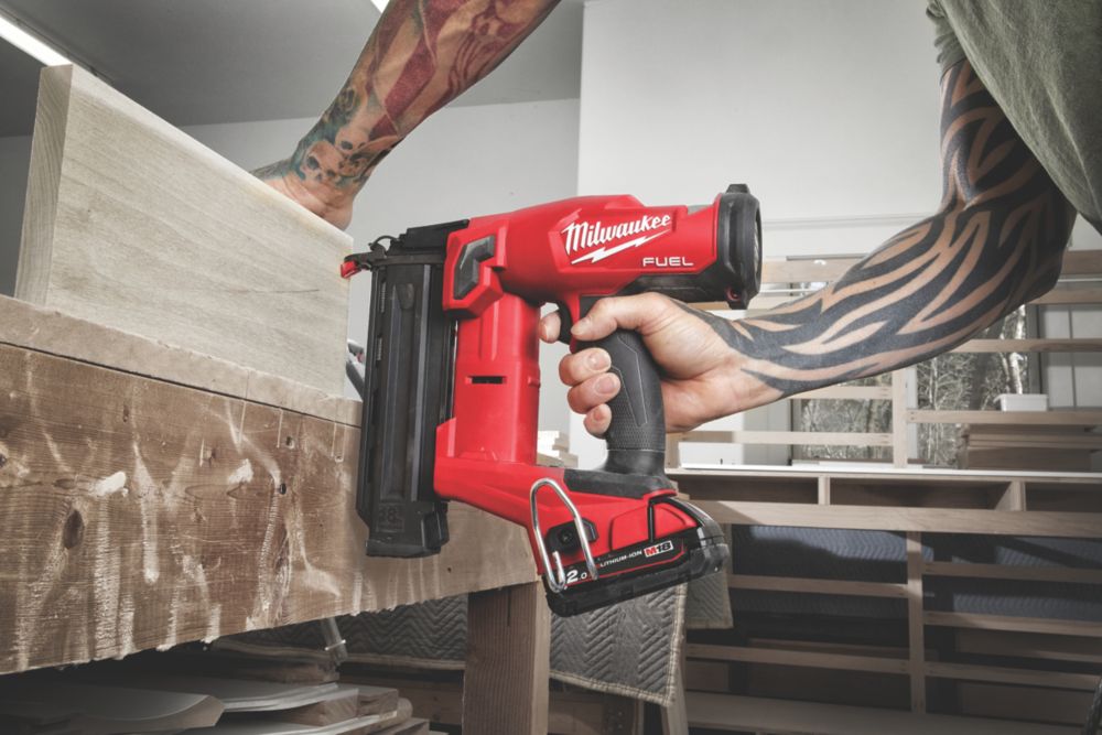 Milwaukee 18 deals gauge nailer