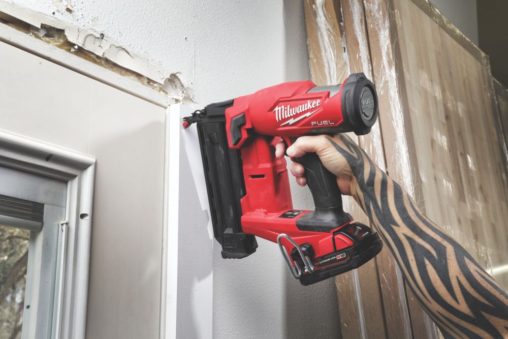 Milwaukee deals 18g nailer