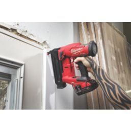 Milwaukee 18 deals gauge nail gun