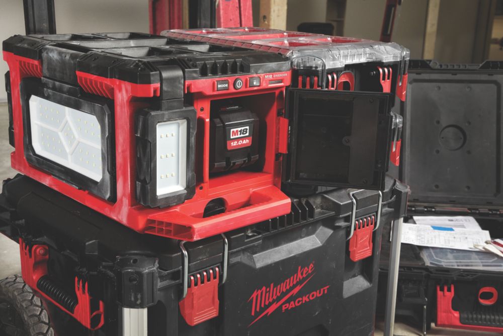 Milwaukee M18POALC 0 18V Li Ion RedLithium Cordless Area Light Bare Screwfix