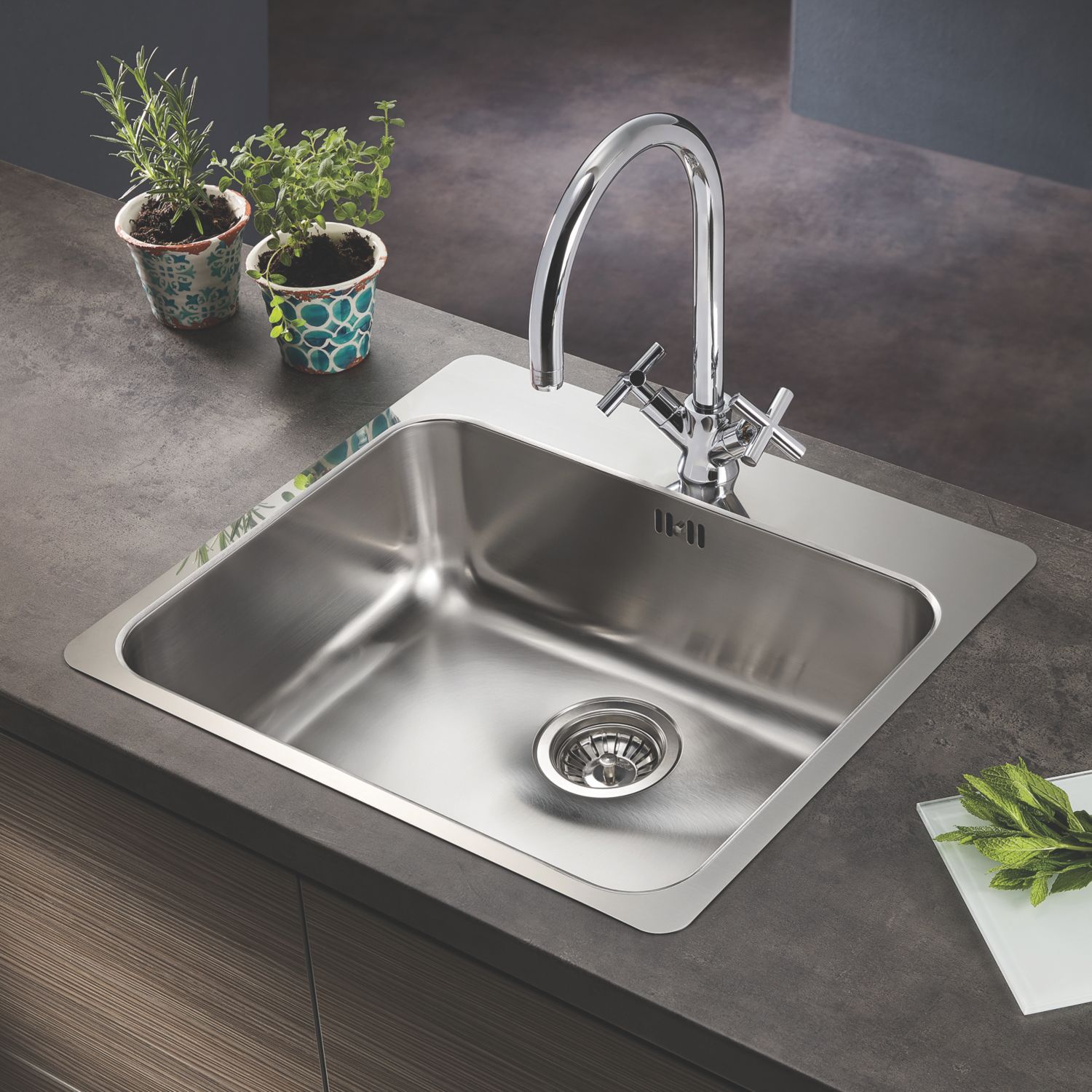 Swirl 1 Bowl Stainless Steel Kitchen Sink Grey 560mm x 520mm (913RG)