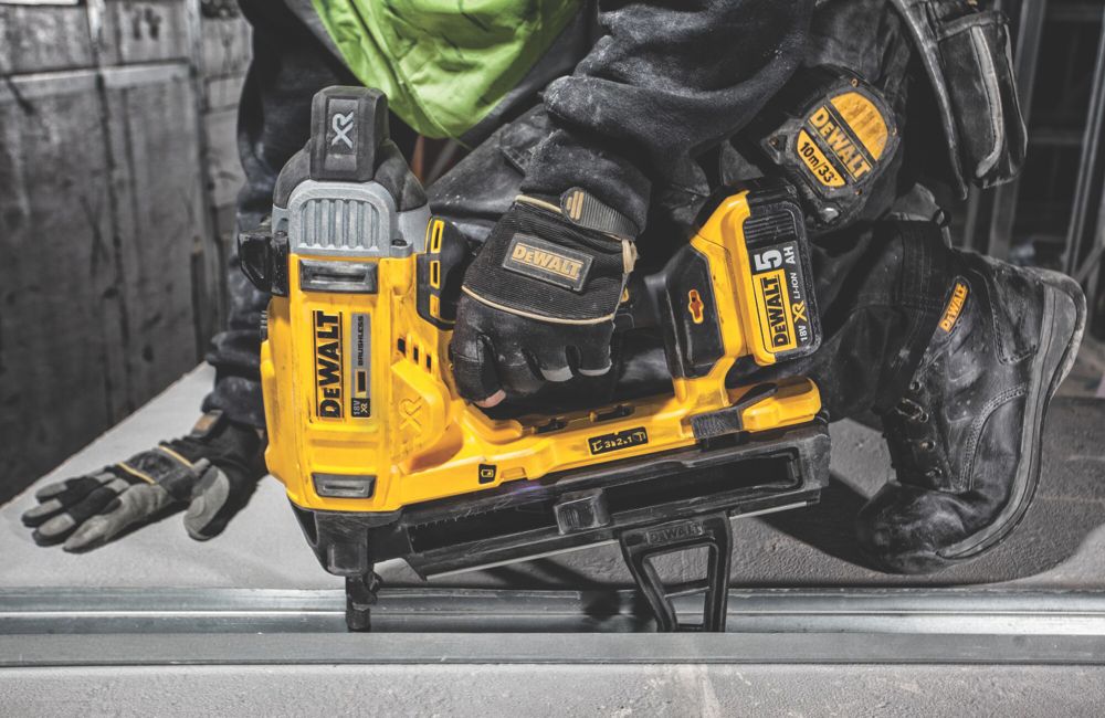 DEWALT DCN890P2-GB 57mm 18V x Li-Ion XR Brushless Concrete
