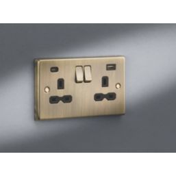 Knightsbridge  13A 2-Gang SP Switched Socket + 4.0A 20W 2-Outlet Type A & C USB Charger Antique Brass with Black Inserts