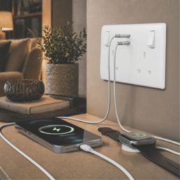 British General 800 Series 13A 2-Gang SP Switched Socket + 3.25A 22W 2-Outlet Type C USB Charger White