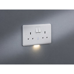 Knightsbridge  13A 2-Gang DP Switched Socket with Night Light White