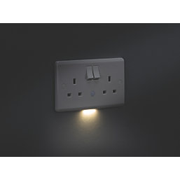 Knightsbridge  13A 2-Gang DP Switched Socket with Night Light White