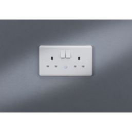 Knightsbridge  13A 2-Gang DP Switched Socket with Night Light White