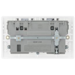 British General 800 Series 13A 2-Gang SP Switched Wi-Fi Extender Socket + 2.1A 10.5W 1-Outlet Type A USB Charger White