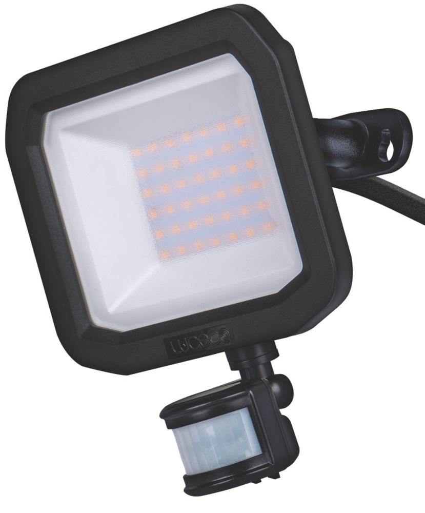 Luceco eco floodlight pir ip54 black 2400 lumens deals 30w