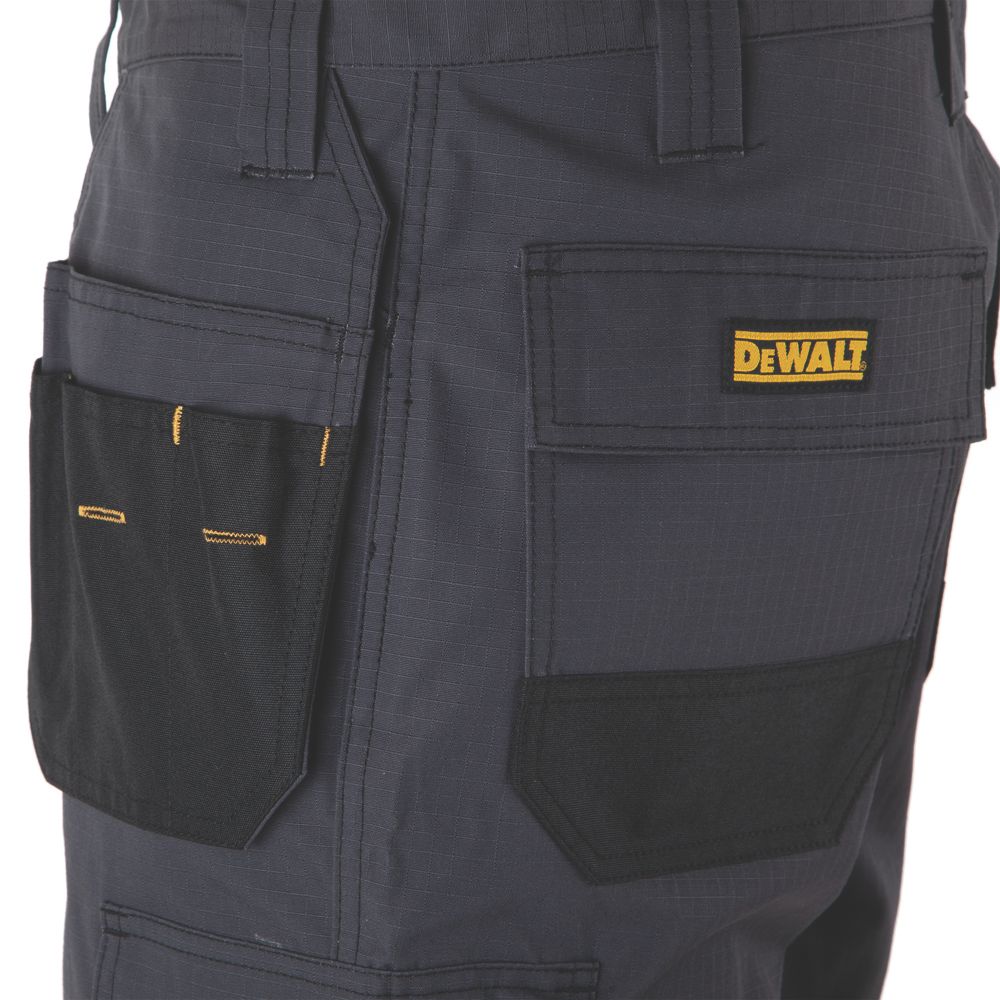 Dewalt best sale shorts 32