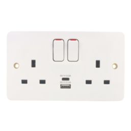 Hager Sollysta WMSS82-USBAC 13A 2-Gang 2P+E Switched Socket + 3.1A 15.5W 2-Outlet Type A & C USB Charger White