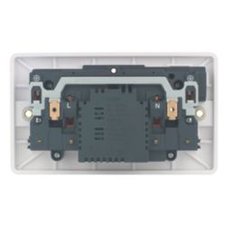 Hager Sollysta WMSS82-USBAC 13A 2-Gang 2P+E Switched Socket + 3.1A 15.5W 2-Outlet Type A & C USB Charger White