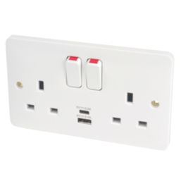 Hager Sollysta WMSS82-USBAC 13A 2-Gang 2P+E Switched Socket + 3.1A 15.5W 2-Outlet Type A & C USB Charger White