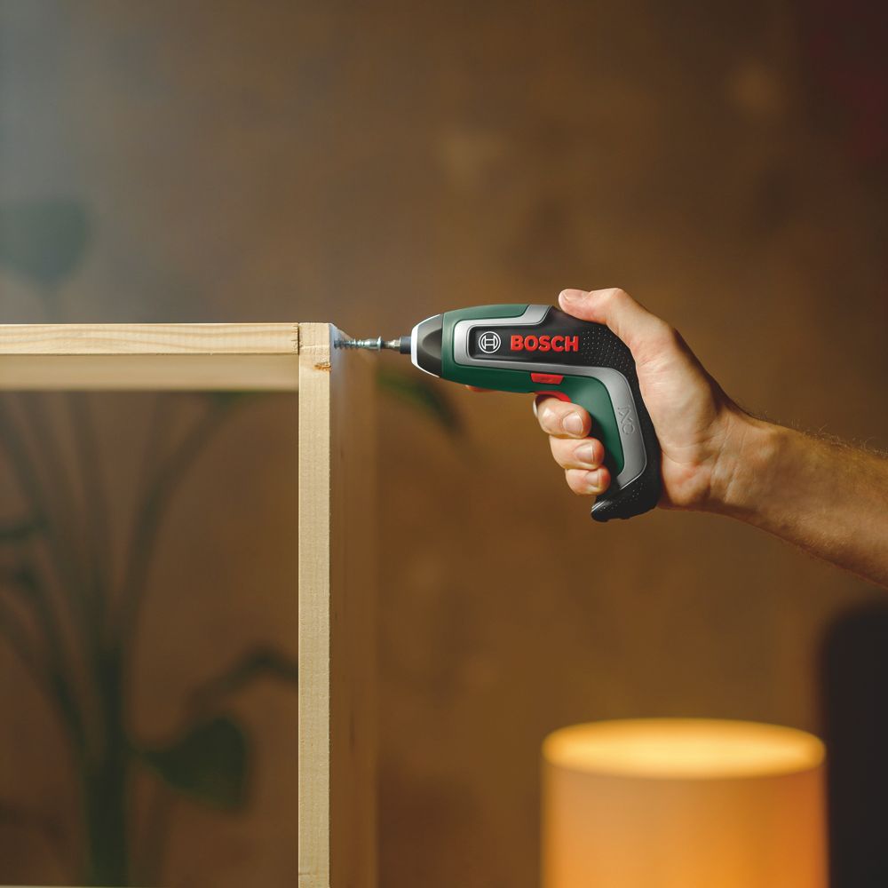 Bosch IXO 7 3.6V 1 x 2.0Ah Li-Ion Cordless Screwdriver - Screwfix