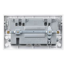 British General 900 Series 13A 2-Gang SP Switched Socket + 4.2A 10.5W 2-Outlet Type A & C USB Charger White