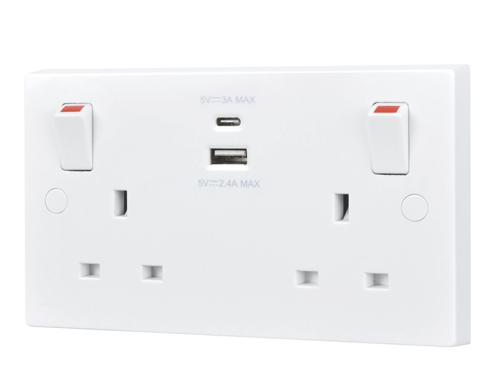 British General 900 Series 13A 2-Gang SP Switched Socket + 4.2A 10.5W 2-Outlet Type A & C USB Charger White