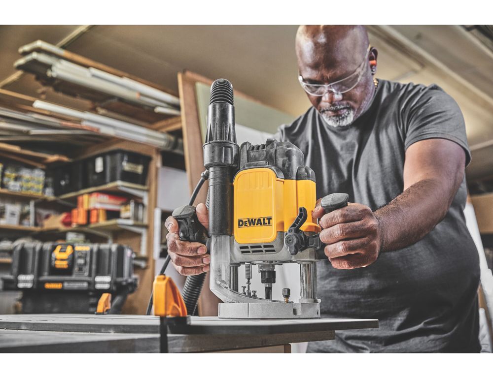 Dewalt cordless router screwfix sale