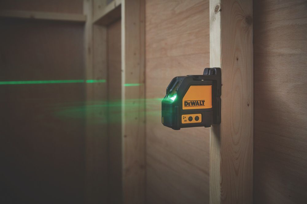 DeWalt DW088K-XJ Red Self-Levelling Cross-Line Laser Level - Screwfix