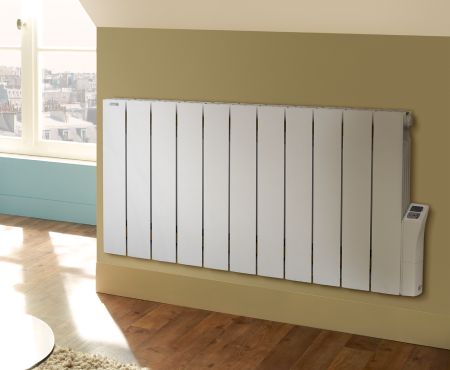 Promo Delonghi radiateur à inertie fluide blanc 1000w chez Screwfix