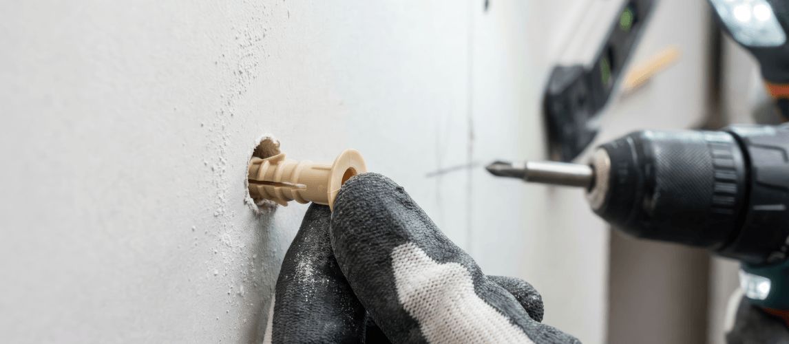 What size drill bit do you need for brown, red and other wall plugs? Find the right drill bit and screw size with this wall plug size guide from Screwfix.